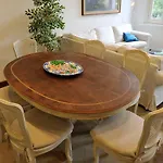 Loris\' House