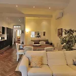 Loris\' House