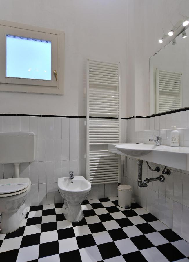 Loris' House